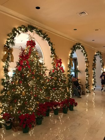 hotel-lobby-decorated
