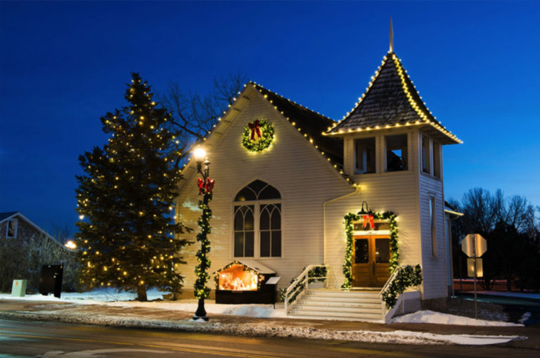 What is Curb Appeal? How Can Holiday Light Installation Change That